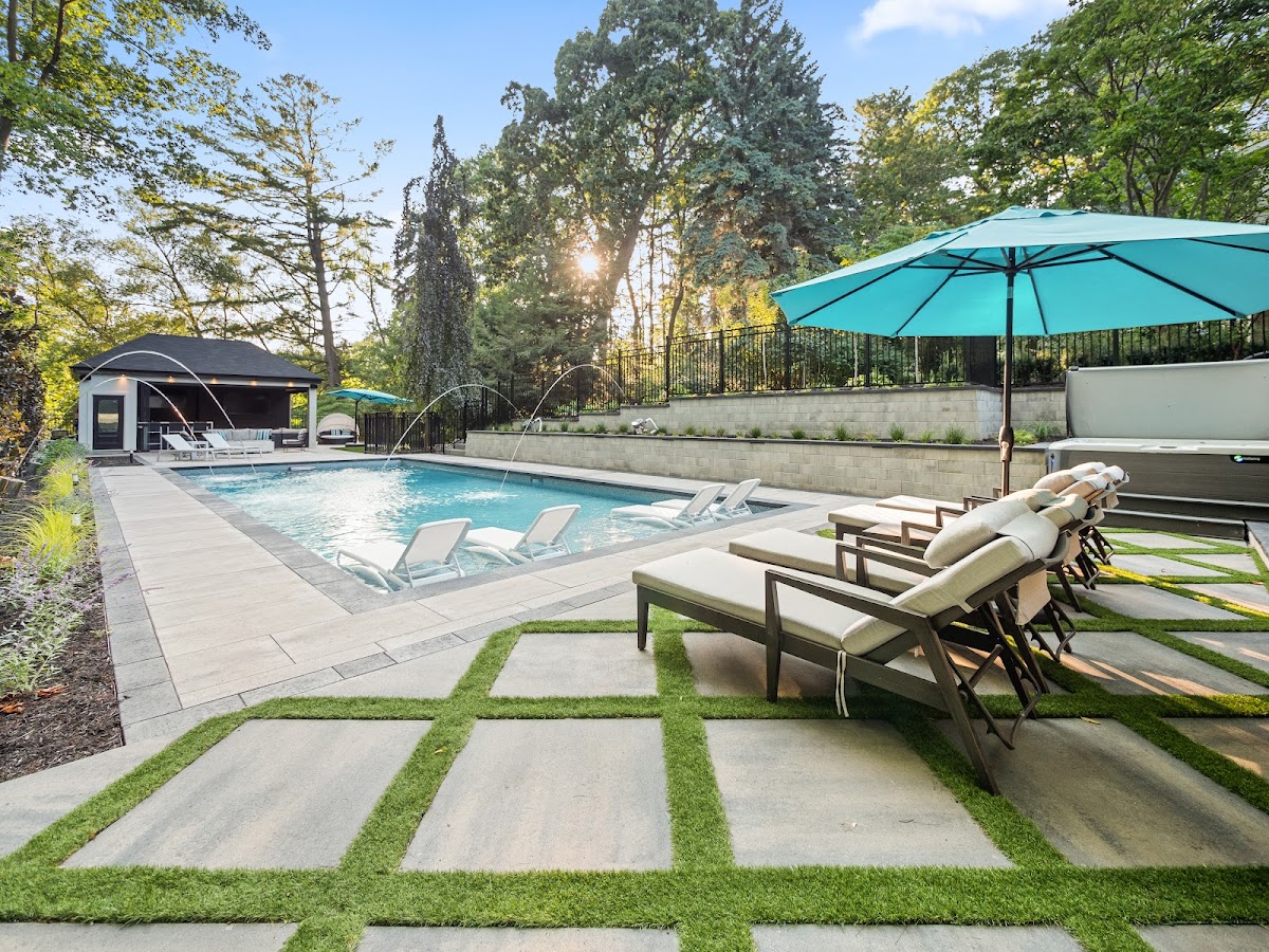 Luxury Landscapes & Pool Designs in Toronto | Land-Con