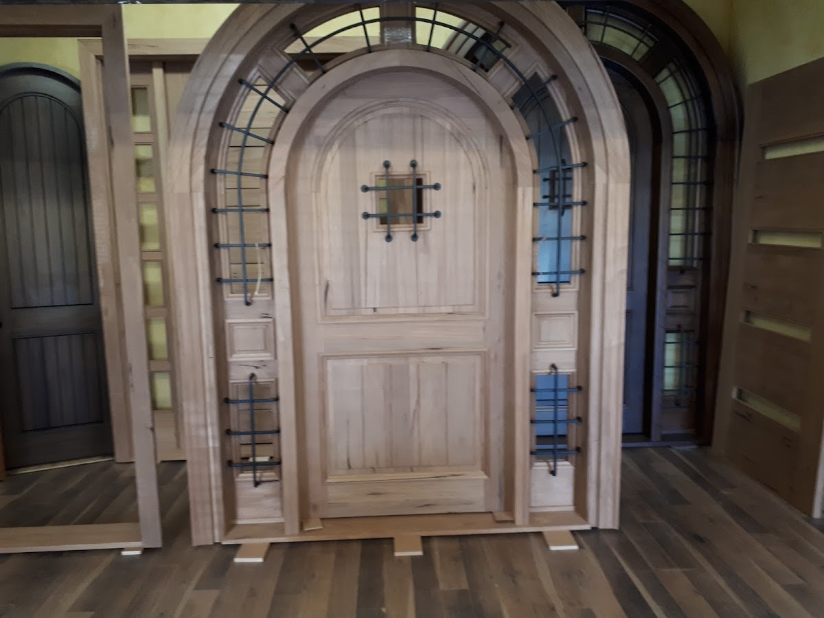 Distinctive Door's Ltd
