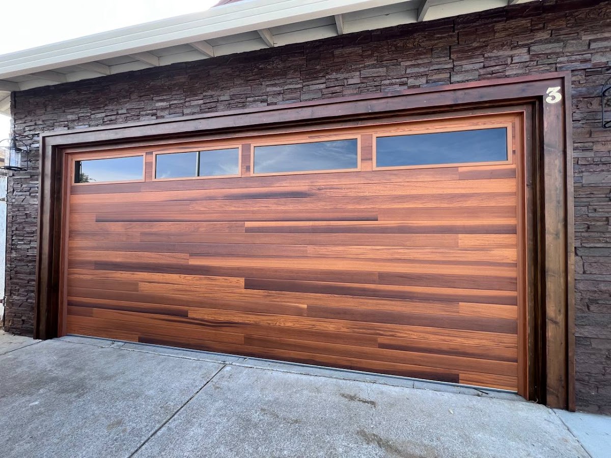 DOORGI GARAGE DOORS