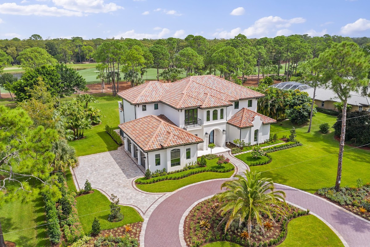 Distinctive House Builders LLC