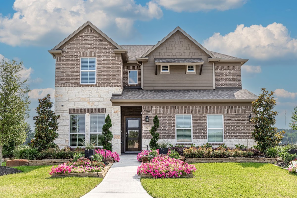 Oakwood - New Homes by Long Lake, LTD