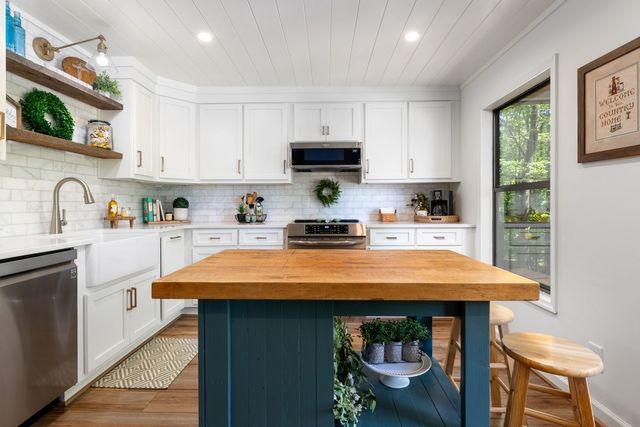 R Lucas Construction & Design LLC