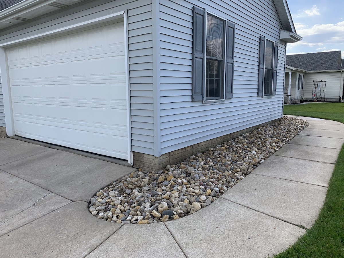Yardscapes Lawn and Landscaping Professionals LLC