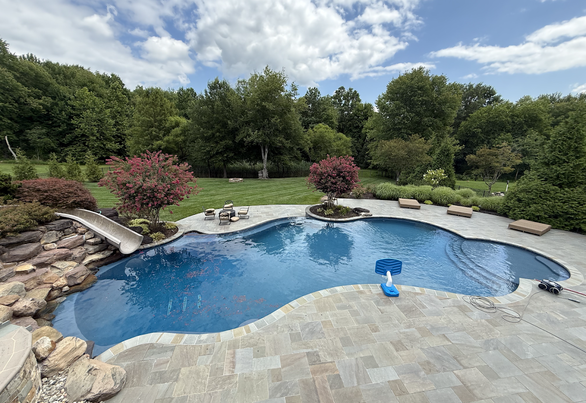 JR Custom Pools