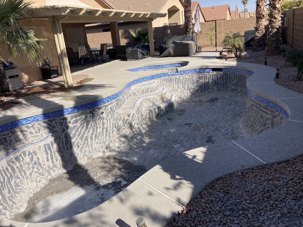 AQUA POOLS DEL VALLE LLC ROC 330044