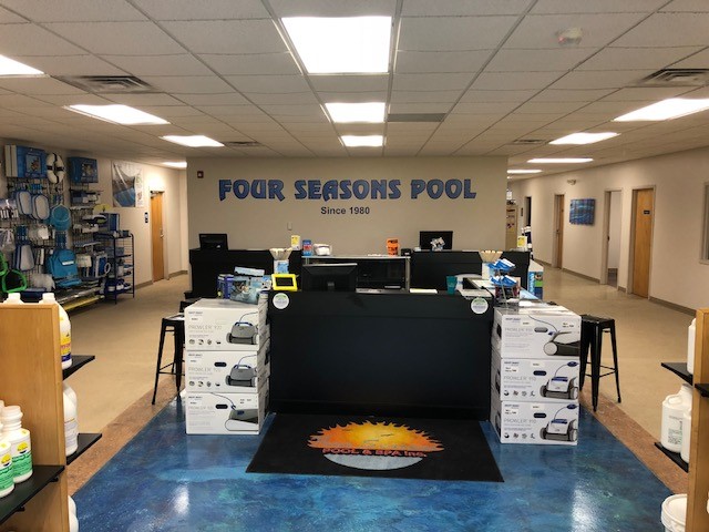 Four Seasons Pool